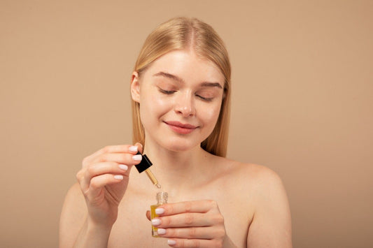 7 Benefits of Face Oil & How to Use It in Your Skincare Routine